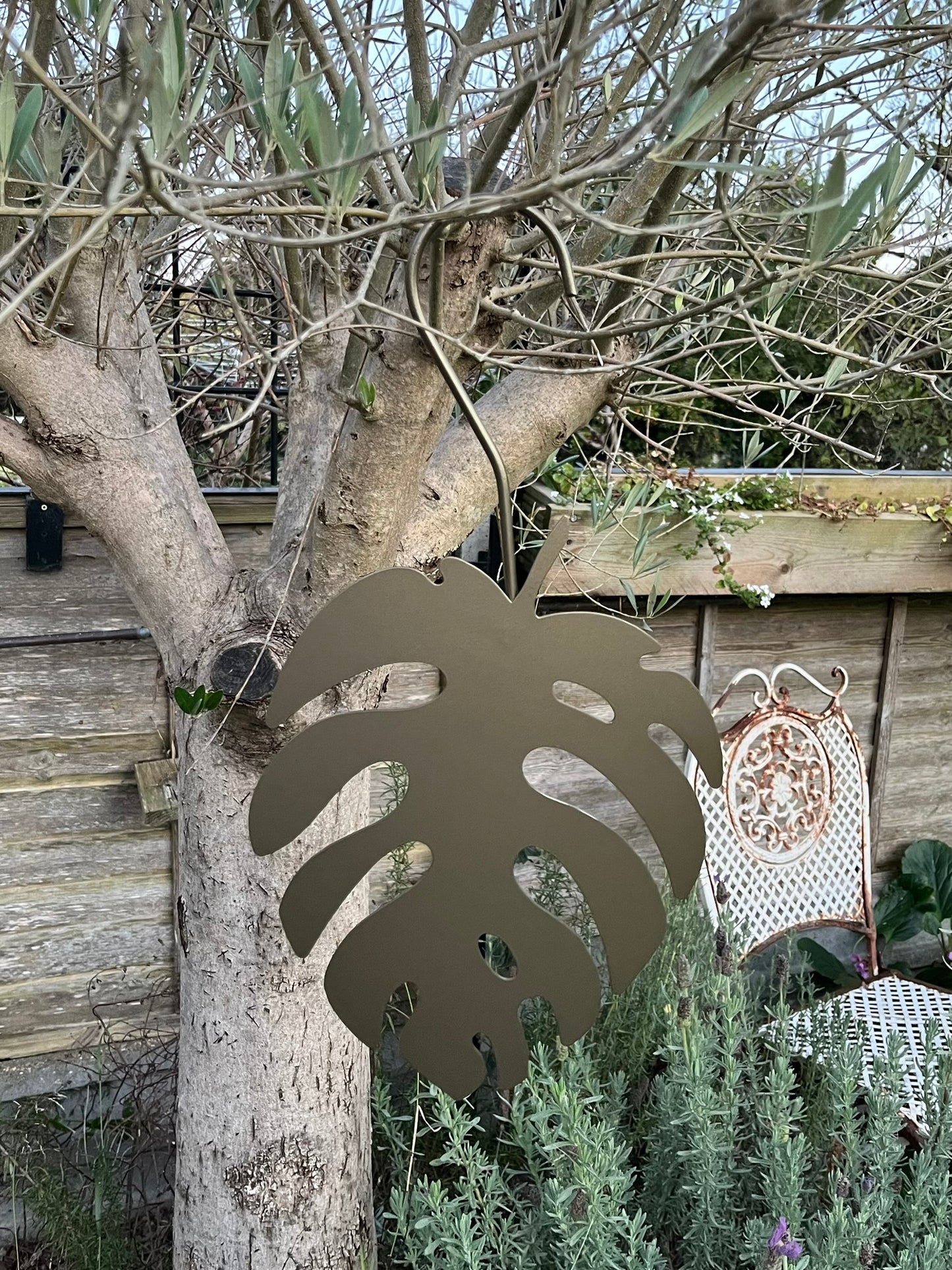 Decorative hanging leaf