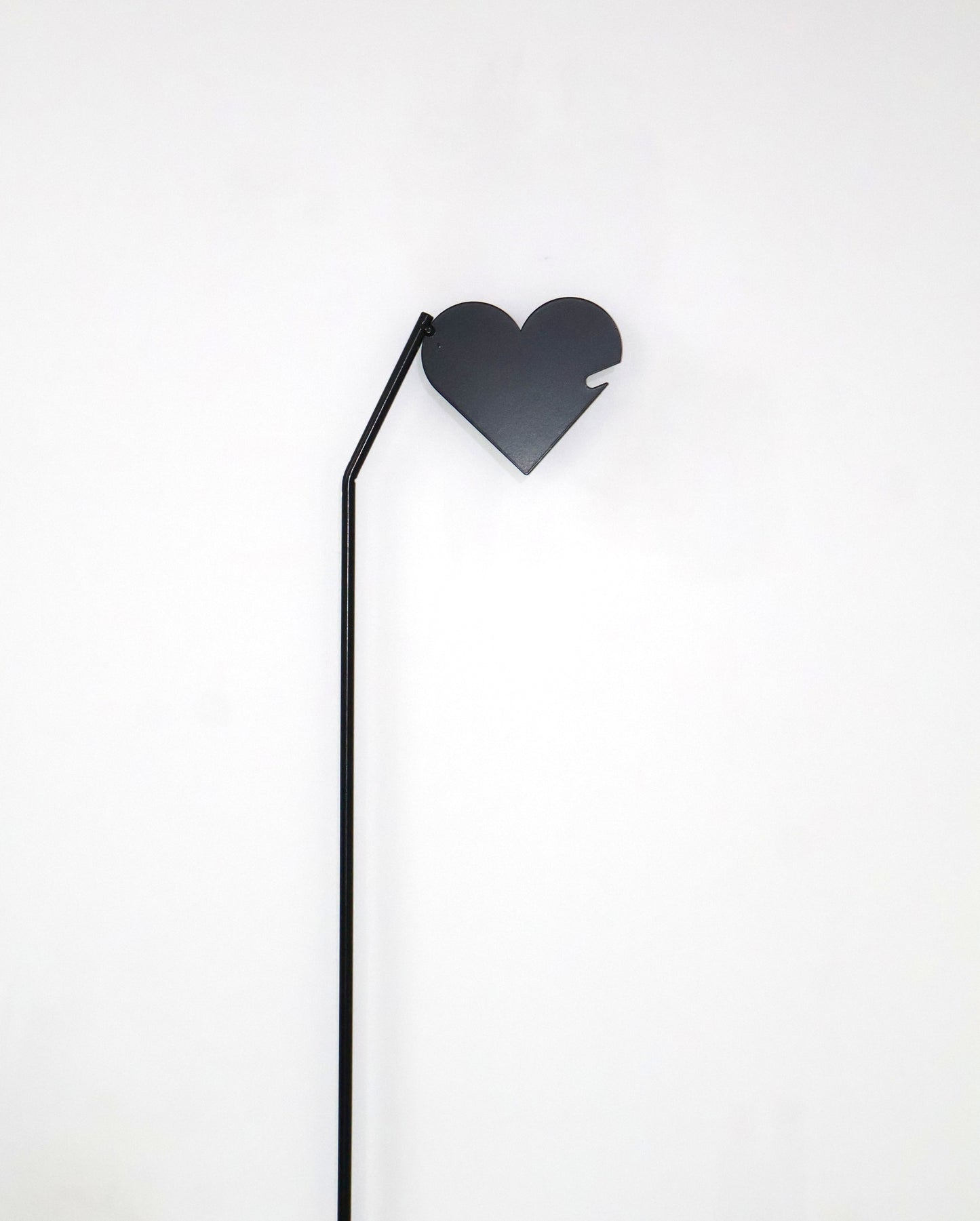 Standing heart hook