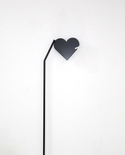Standing heart hook