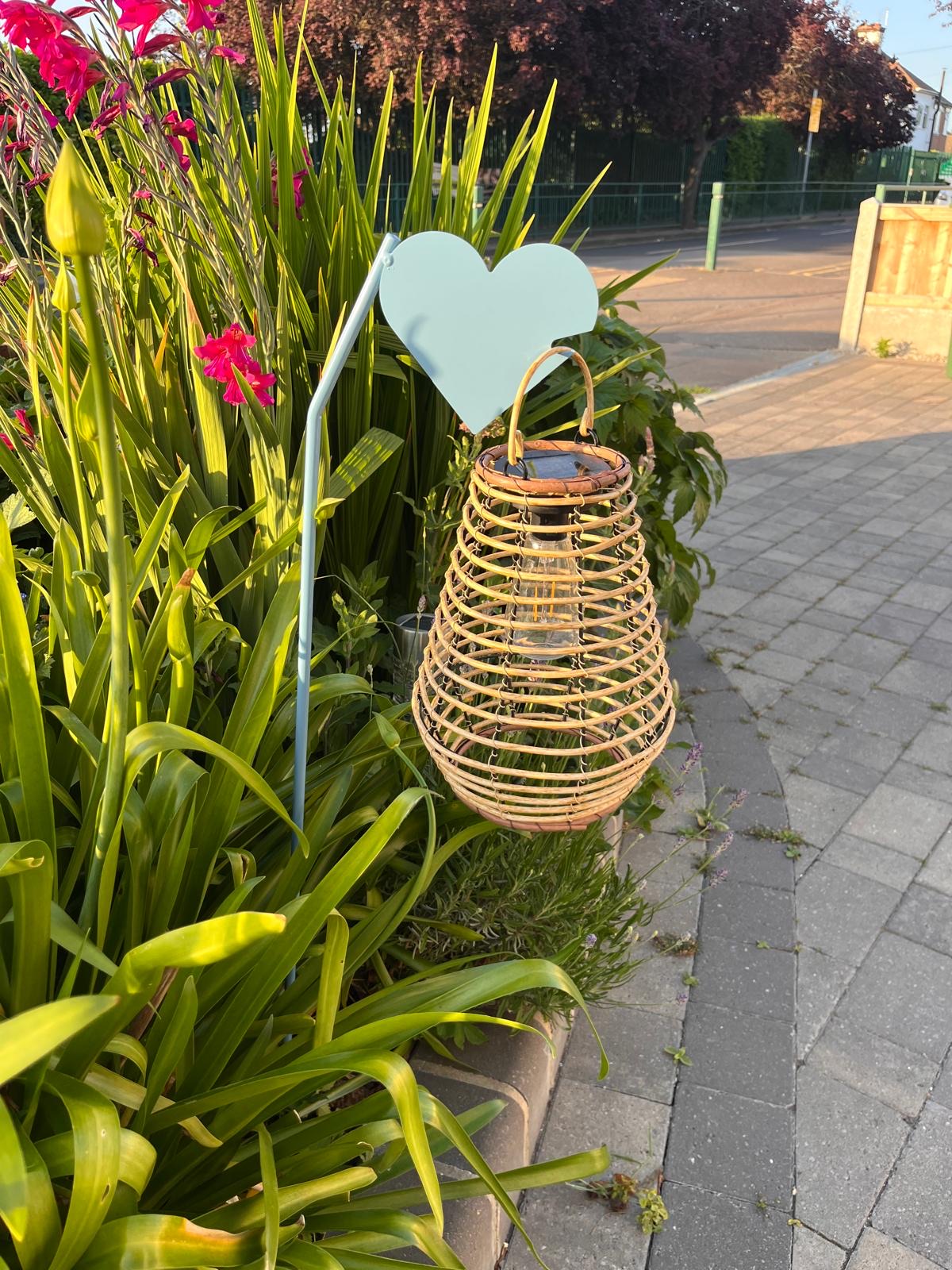 Standing heart hook